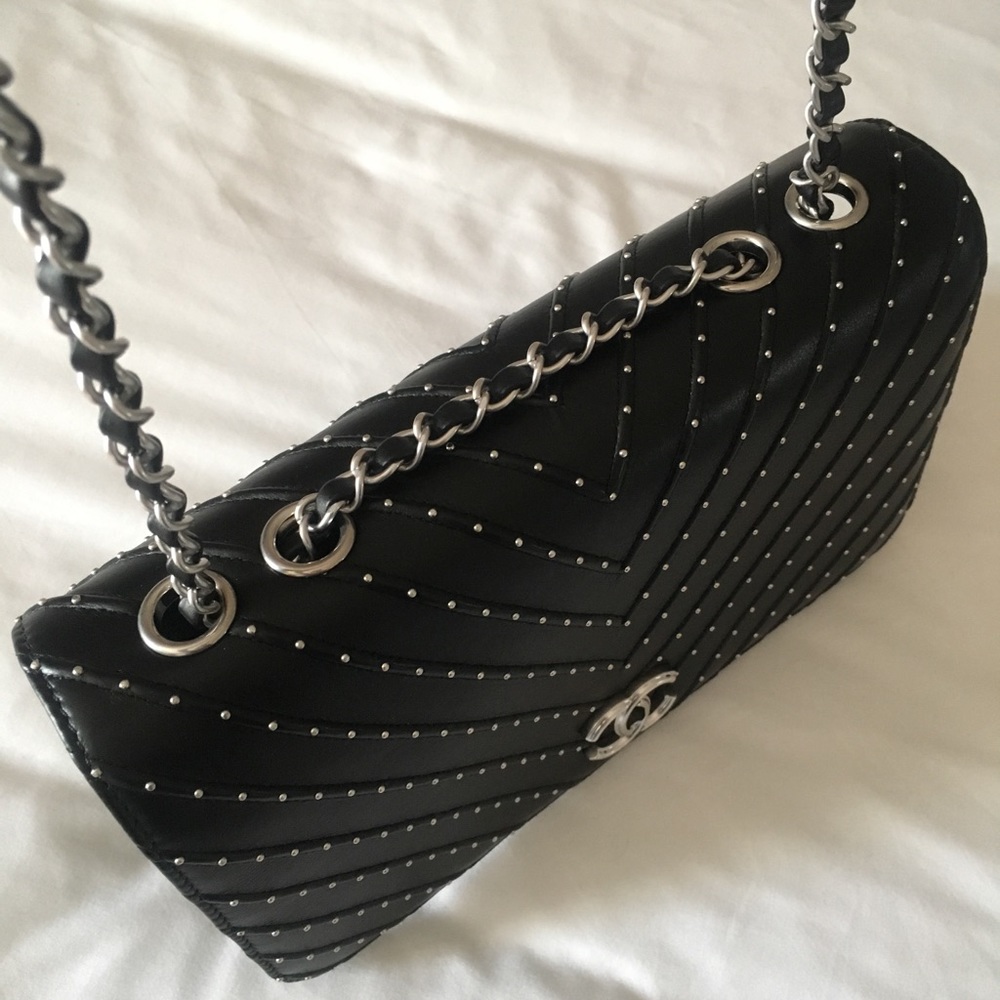 CHANEL Calfskin Studded Quilted Flap Black. - Picture 4 of 8